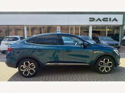 Begagnad Renault Arkana Version S 142 HK (104 kW) 2022 Blå SUV