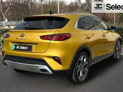 Usado Kia XCeed First Edition 138 CV (101 kW) 2021 Amarillo SUV