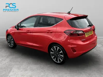 Käytetty Ford T Titanium X 2023 Punainen Viistoperä