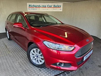 Usado Ford Mondeo Zetec 160 HP (117 kW) 2015 Vermelho Carrinha