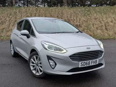 Używany Ford Fiesta Titanium 100 KM (73 kW) 2018 Srebrny Hatchback