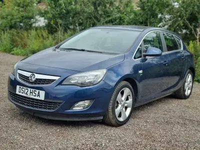 Begagnad Vauxhall Astra SRi 2012 Blå Halvkombi