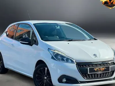 Used Peugeot 208 82 HP (60 kW) 2017 White Hatchback