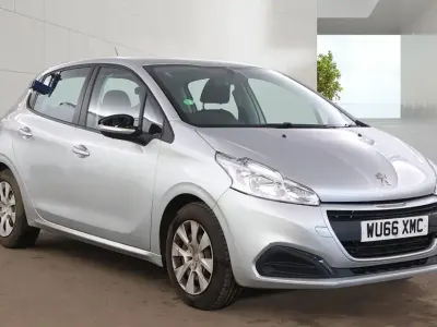 Begagnad Peugeot 208 Access 68 HK (50 kW) 2016 Silver Halvkombi