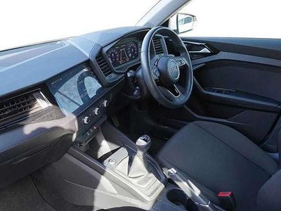 Used Audi A1 Design 94 HP (69 kW) 2023 White SUV