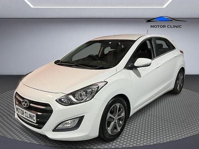 Used Hyundai i30 SE 100 HP (73 kW) 2016 White Hatchback