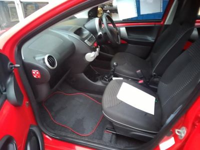 Used Peugeot 107 Active 68 HP (50 kW) 2012 Red Hatchback