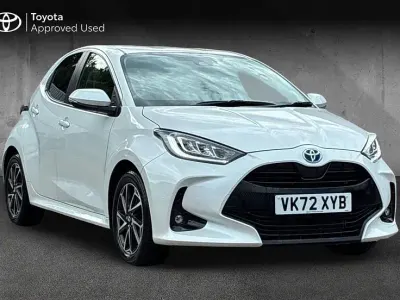 Used Toyota Yaris Design 116 HP (85 kW) 2022 White Hatchback
