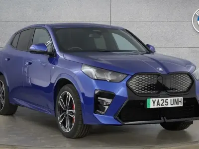 Usado BMW iX2 M Sport 147 kW (201 CV) 2025 Azul SUV