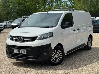 Second-hand Vauxhall Vivaro Edition 2019 Alb Monovolum
