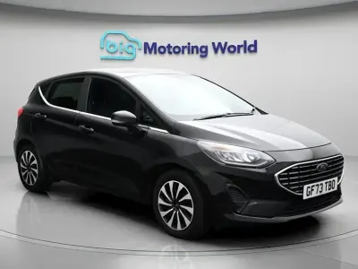 Begagnad Ford Fiesta Titanium 100 HK (73 kW) 2023 Svart Halvkombi