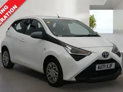 Second-hand Toyota Aygo X-play 72 CP (52 kW) 2021 Alb Hatchback