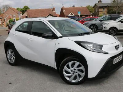 Used Toyota Aygo X PURE 72 HP (52 kW) 2022 White SUV