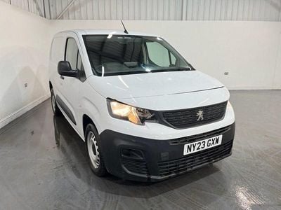 Used Peugeot Partner Premium 100 HP (73 kW) 2023 White MPV