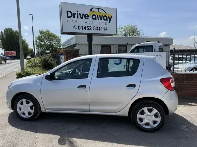 Used Dacia Sandero Ambiance 75 HP (55 kW) 2015 Silver Hatchback