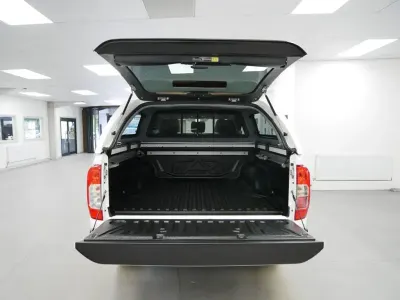 Used Nissan Navara Tekna 190 HP (139 kW) 2021 White Pickup