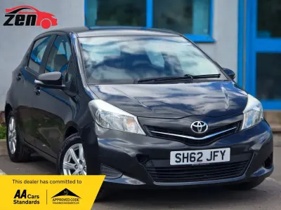 Used Toyota Yaris 99 HP (72 kW) 2012 Black Hatchback