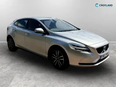 Used Volvo V40 Momentum 122 HP (89 kW) 2017 Silver Hatchback