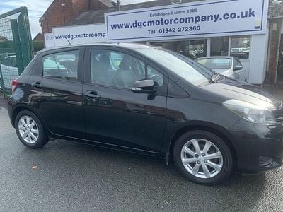 Used Toyota Yaris 90 HP (66 kW) 2012 Black Hatchback