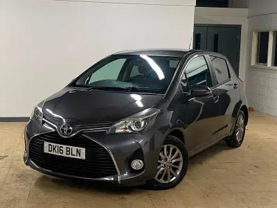 Used Toyota Yaris 99 HP (72 kW) 2016 Grey Hatchback