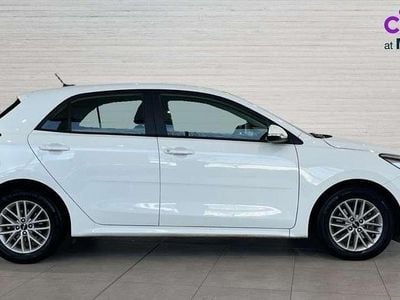 Used Kia Rio 83 HP (61 kW) 2023 White Hatchback