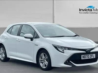 Used Toyota Corolla 122 HP (89 kW) 2021 White Hatchback