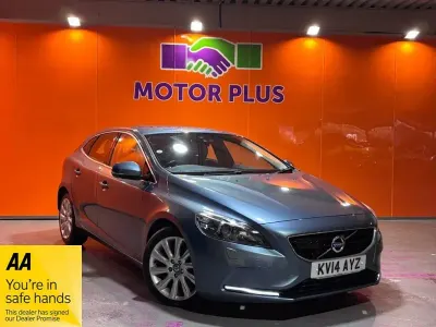Usado Volvo V40 SE Lux 115 HP (84 kW) 2014 Azul Citadino