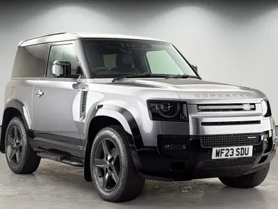 Usado Land Rover Defender SE Dynamic 250 HP (183 kW) 2023 Cinzento SUV