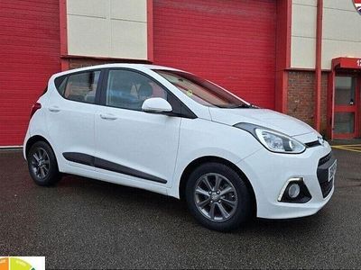 Used Hyundai i10 Premium 87 HP (63 kW) 2015 White Hatchback
