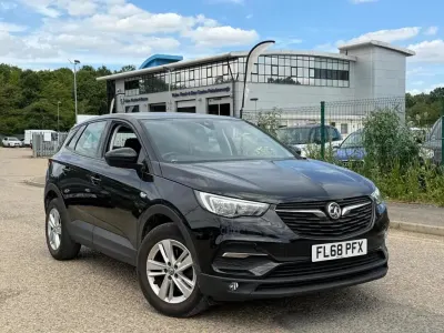 Used Vauxhall Grandland X S 130 HP (95 kW) 2018 Black SUV