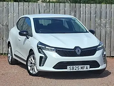 Used Renault Clio Evolution 143 HP (105 kW) 2025 White Hatchback