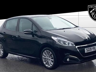 Used Peugeot 208 Signature Sky 82 HP (60 kW) 2019 Black Hatchback