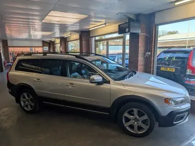 Usado Volvo XC70 SE Lux 215 HP (158 kW) 2013 Prateado Carrinha
