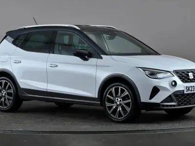 Używany Seat Arona FR 110 KM (80 kW) 2023 Biały SUV
