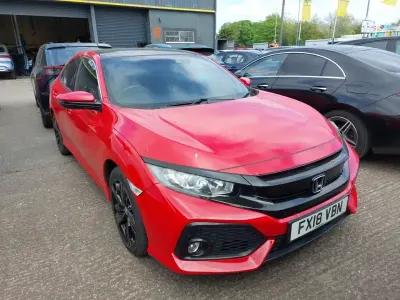 Używany Honda Civic EX 129 KM (94 kW) 2018 Czerwony Hatchback