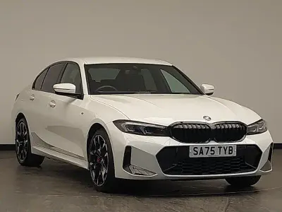 Begagnad BMW 330e M Sport 288 HK (211 kW) 2025 Vit