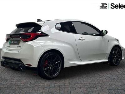 Used Toyota Yaris 257 HP (189 kW) 2024 White Hatchback