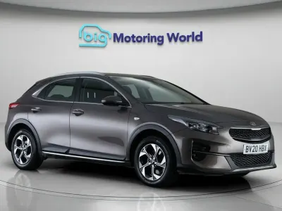 Usado Kia XCeed 118 HP (86 kW) 2020 Castanho SUV