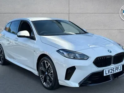 Begagnad BMW 120 M Sport 168 HK (123 kW) 2025 Vit Halvkombi