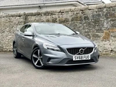 Usado Volvo V40 R-Design 122 CV (89 kW) 2018 Gris Utilitario