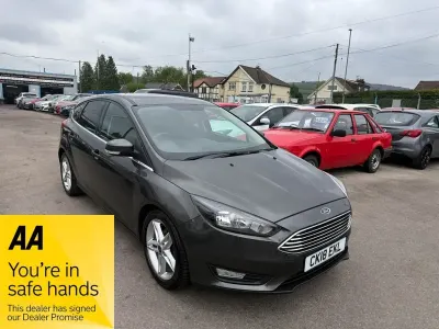 Begagnad Ford Focus Zetec 125 HK (91 kW) 2018 Grå Halvkombi