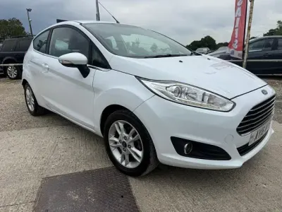 Used Ford Fiesta Zetec 82 HP (60 kW) 2016 White Hatchback