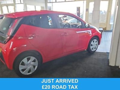 Used Toyota Aygo X-play 68 HP (50 kW) 2016 Red Hatchback