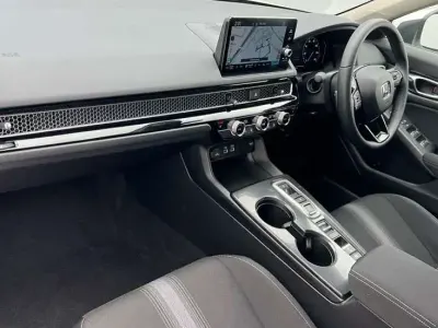 Second-hand Honda Civic Elegance 143 CP (105 kW) 2025 Alb Hatchback
