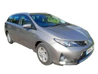 Usado Toyota Auris Hybrid 136 HP (100 kW) 2014 Castanho Carrinha