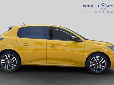 Used Peugeot 208 Allure+ 99 HP (72 kW) 2023 Yellow Hatchback