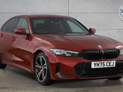 Begagnad BMW 320 M Sport 181 HK (133 kW) 2025 Röd