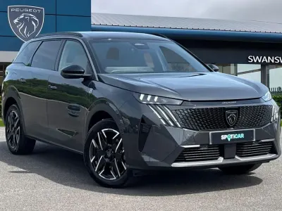Usado Peugeot 5008 GT 134 HP (98 kW) 2025 Cinzento SUV