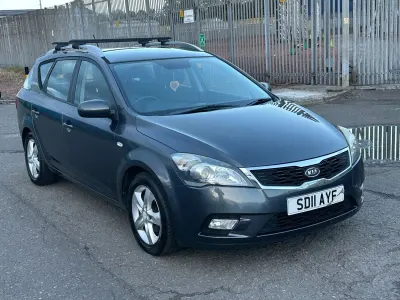 Begagnad Kia Ceed 2011 Grå Halvkombi