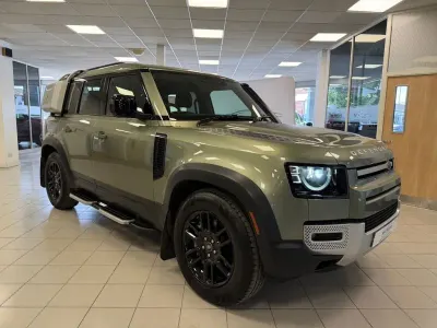 Used Land Rover Defender SE 300 HP (220 kW) 2021 Green SUV